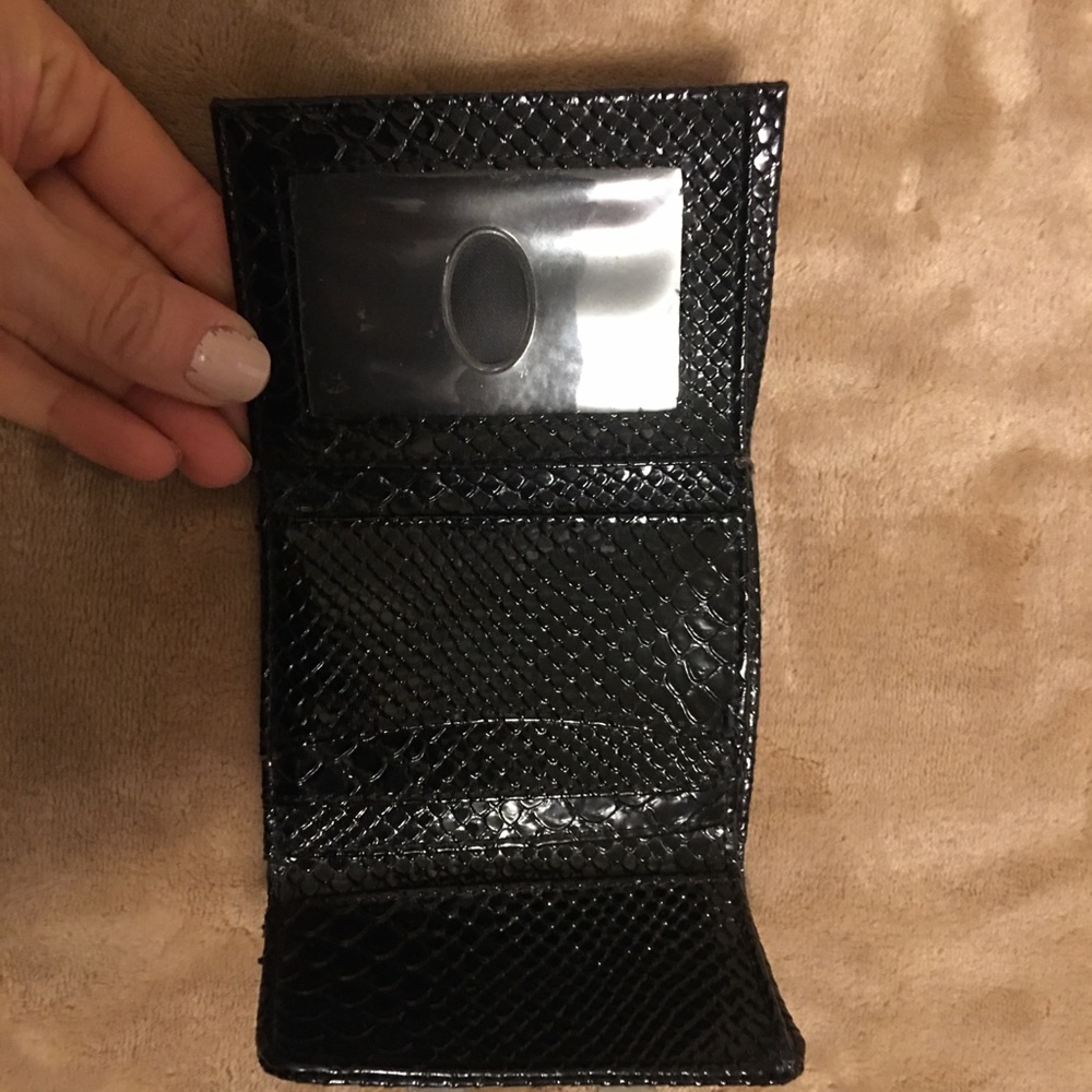 Guess Wallet - Picture 2 of 2